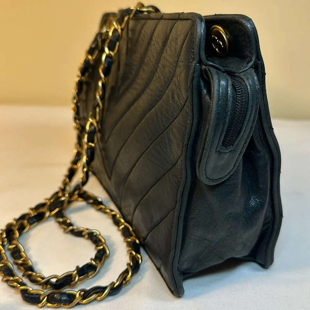 CHANEL Chevron Lambskin V Stitch Black 24K Goldplated Hardware, Serial 1 1989-91